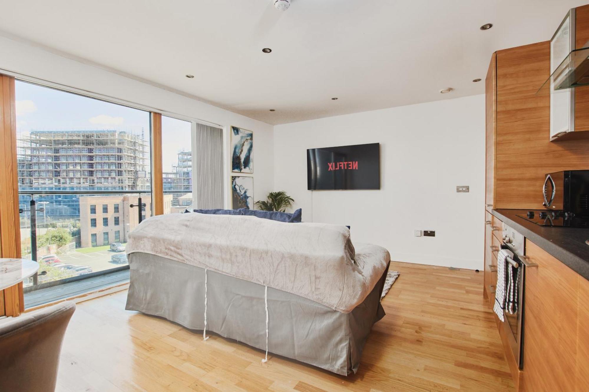 King Deluxe City Apt Large Balcony& Free Parking! Лийдс Екстериор снимка
