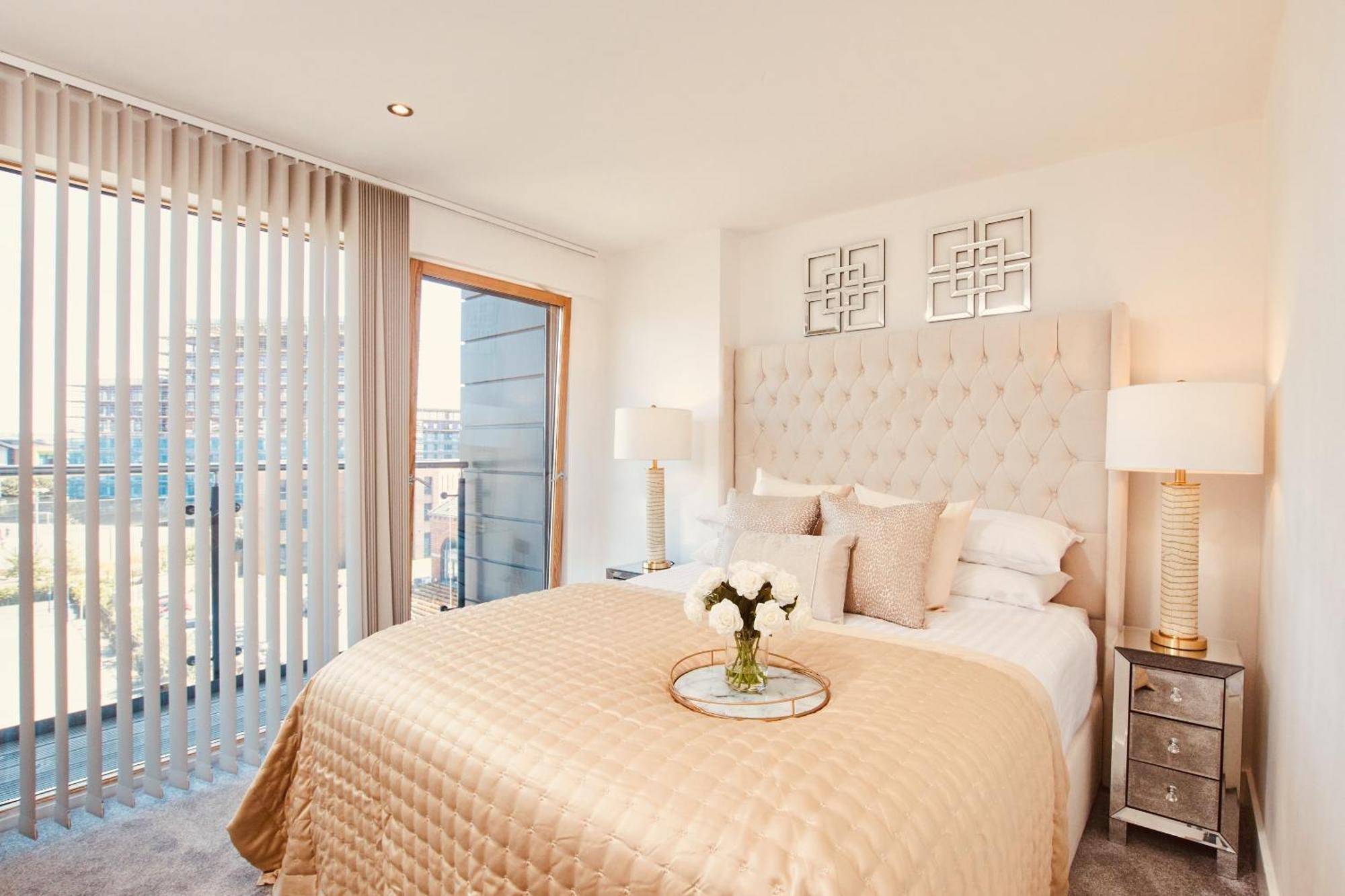 King Deluxe City Apt Large Balcony& Free Parking! Лийдс Екстериор снимка