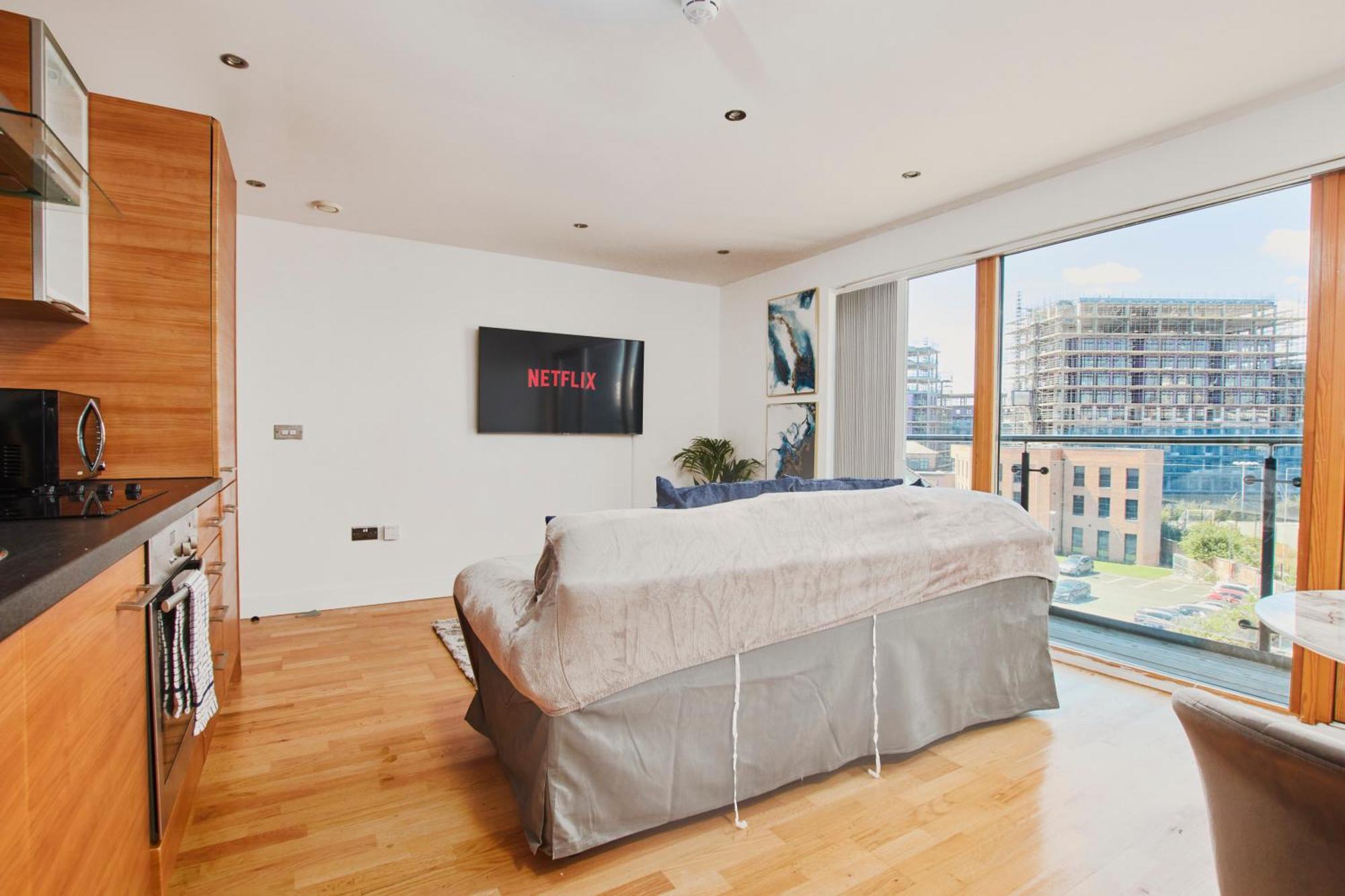 King Deluxe City Apt Large Balcony& Free Parking! Лийдс Стая снимка