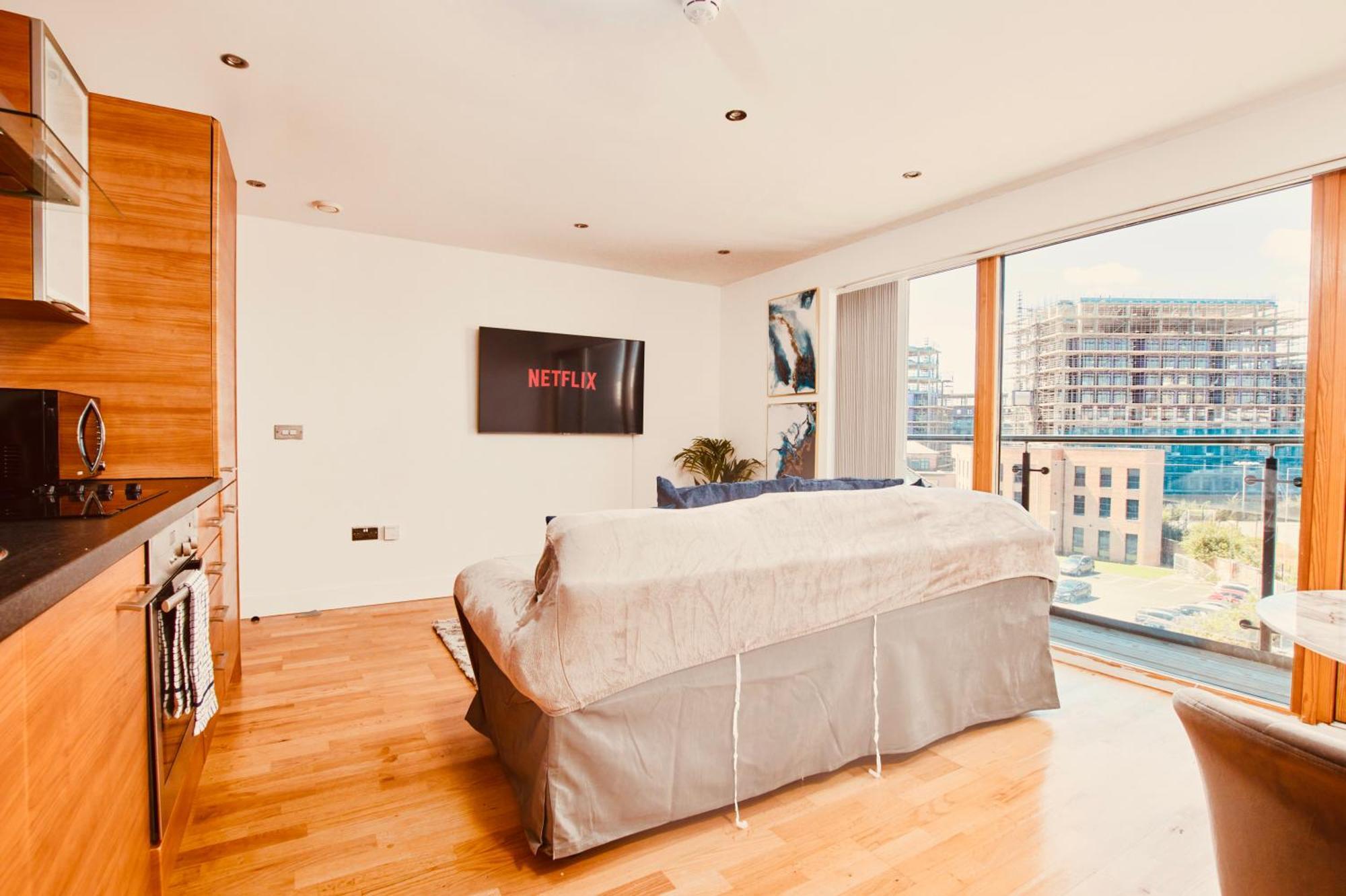 King Deluxe City Apt Large Balcony& Free Parking! Лийдс Стая снимка